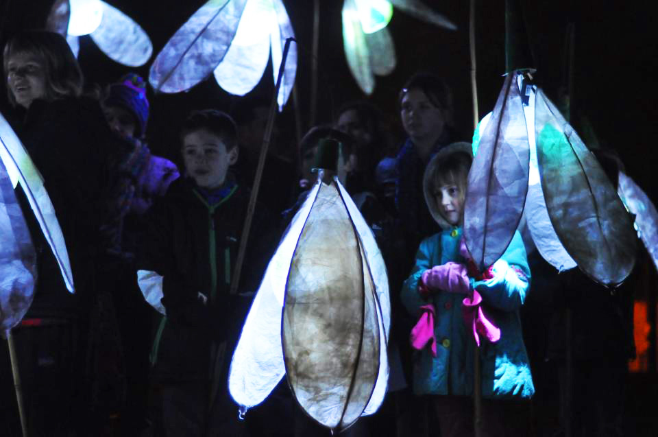 Children with snowdrop lanterns - Shaftesbury Snowdrops